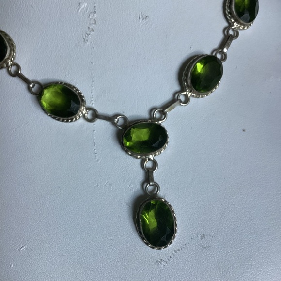 18” Romantic Y Necklace In Green Modern to Medieval - Picture 5 of 8